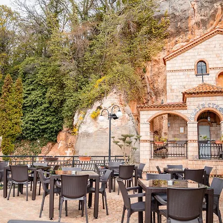 Konaci Manastir Sveti Stefan - Hotel