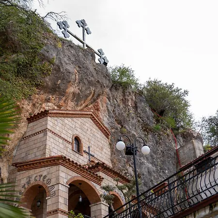 Konaci Manastir Sveti Stefan -